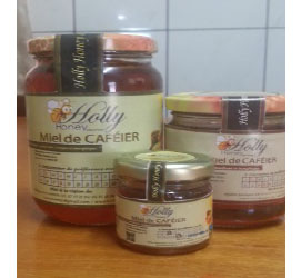 Miel de Caféier dit miel mono-floral, car provenant du butinage des fleurs du caféier en majorité.